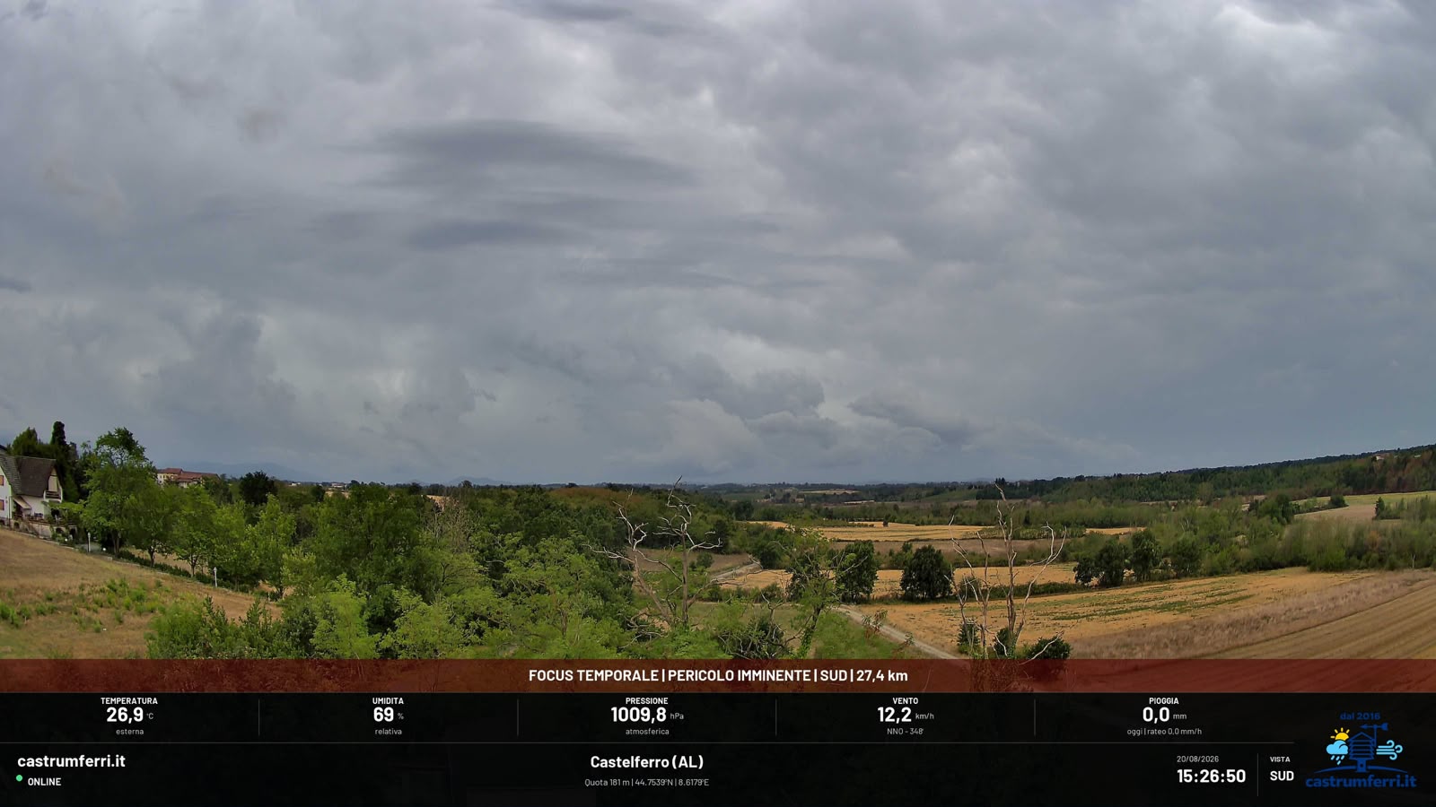 Webcam meteo di Castelferro orientata verso sud durante un temporale imminente